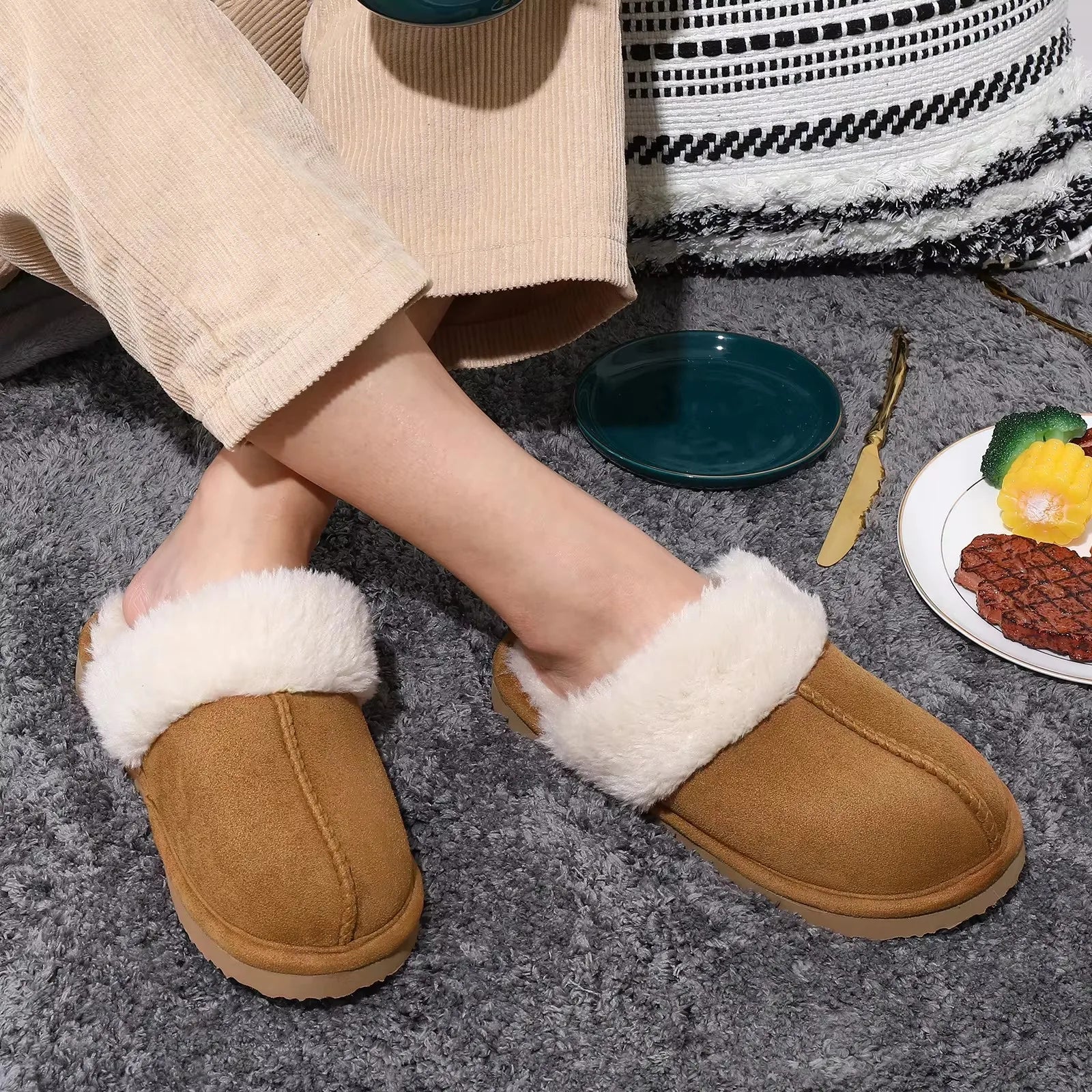 Women's Plush Indoor Slippers with Soft Lining and Cozy Comfort